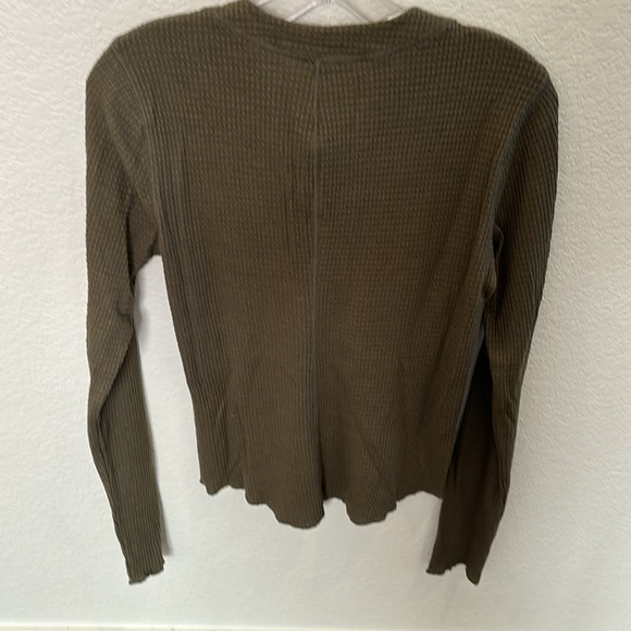 Free People size L, army green, waffle henley, thermal long sleeve. - Picture 4 of 4